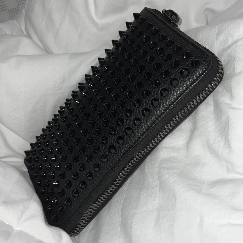 Perfect condition wallet hold up to 12 cards no box